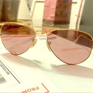 Gold frame aviator Ray Bans with rose lenses